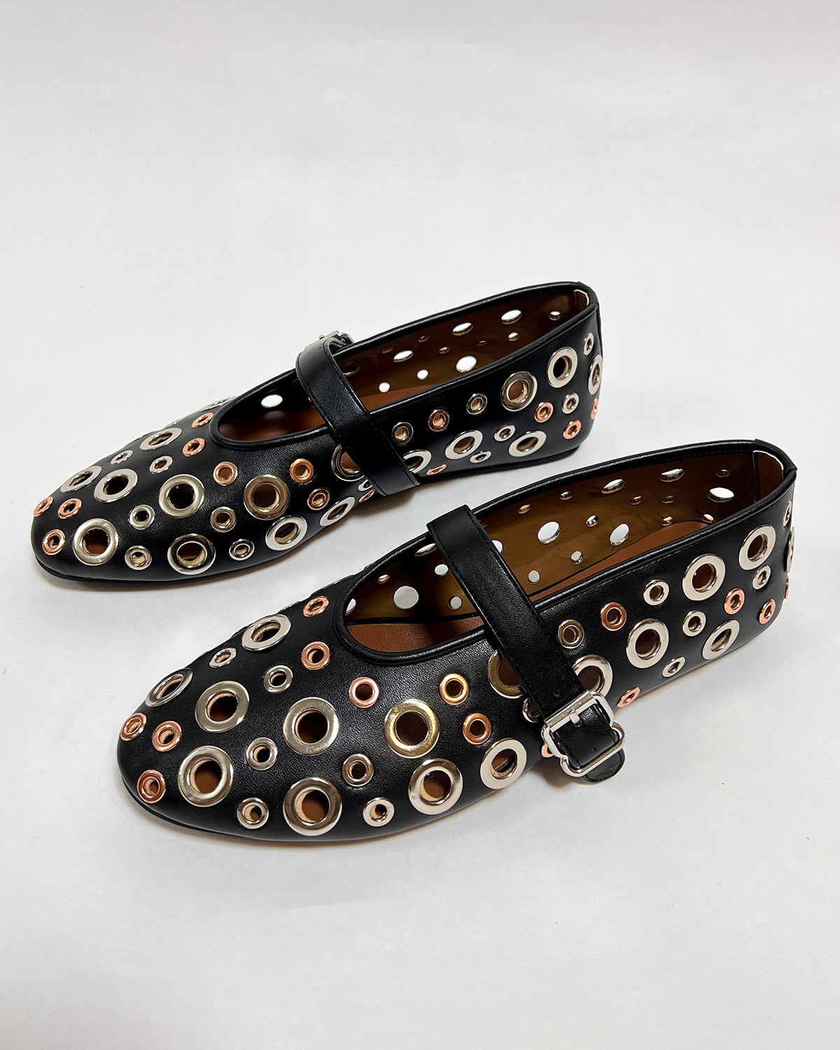 Women eyelets buckle matte leather flat casual shoes