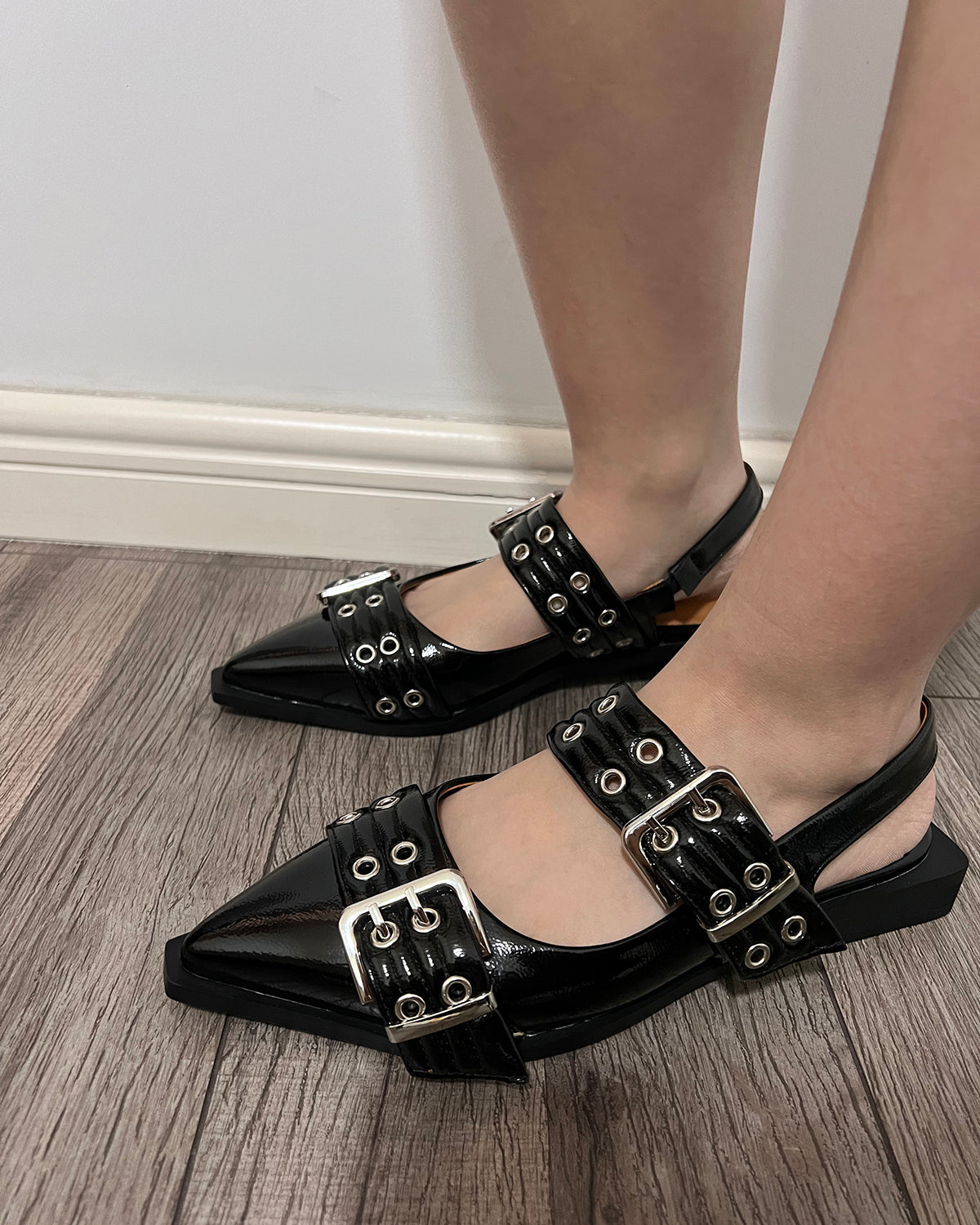 Oil wax leather pointed toe big buckle flat shoes