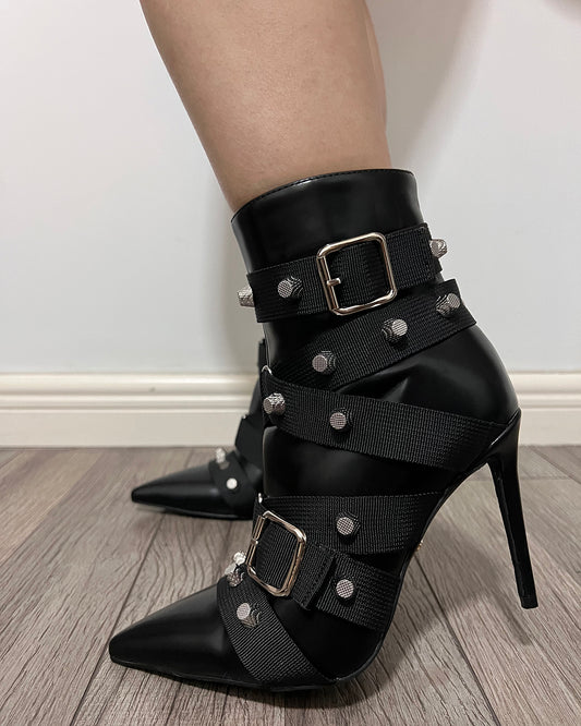 Matte leather pointed toe studs ankle boots